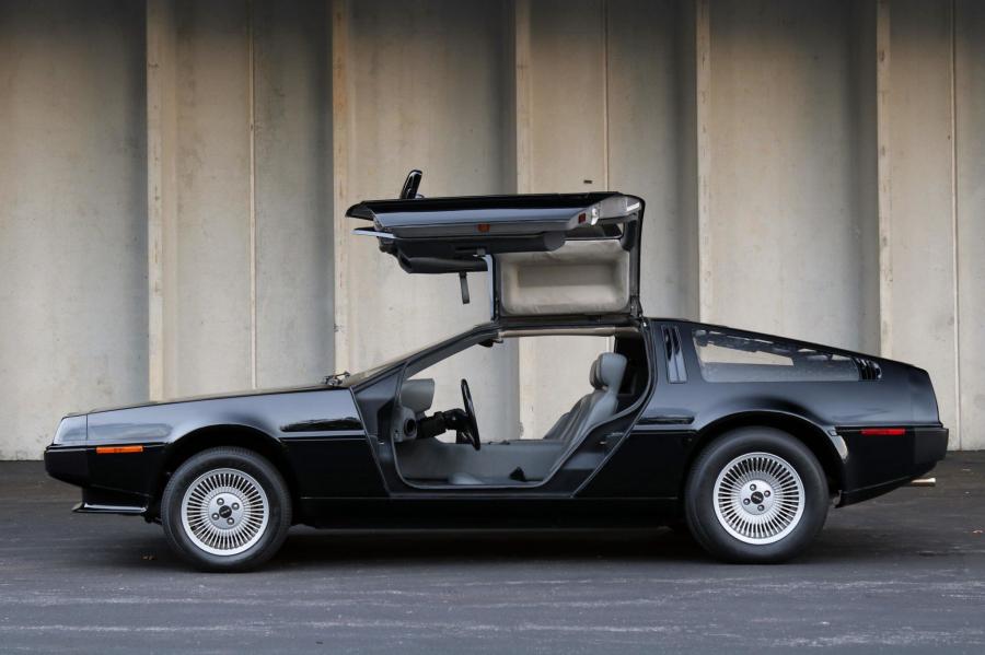  DeLorean DMC-12 in Black 1981 года  (фото 23 из 207)